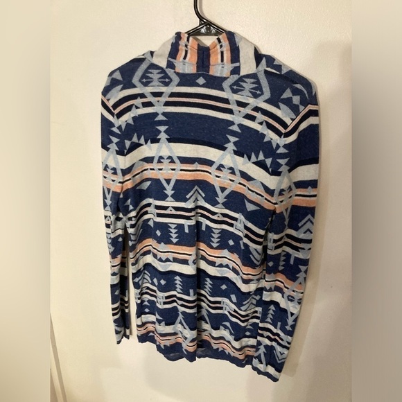 Land’s end long sleeve cardigan in Aztec print in a size Medium - Picture 4 of 4